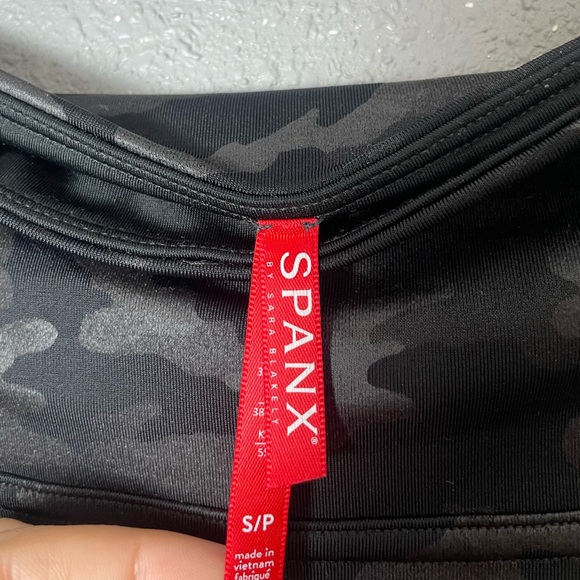 Spanx Faux Leather Camo Leggings in Black Size Small - Picture 8 of 11